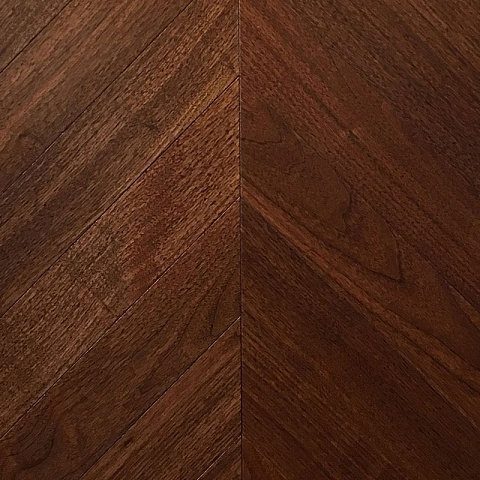 Wood Bee Chevron  Американский Орех Селект гладкий глянец Select, UV-лак gloss 30±5% (правая) (фото 1)